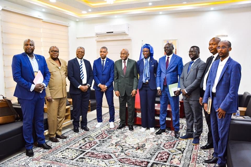 Football : une délégation conduite par son directeur régional pour l’Afrique de la FIFA reçue par le Premier Ministre, Saleh Kebzabo 